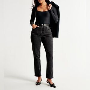 Abercrombie & Fitch women’s Curve Love Ankle Straight Jean. Size 4s